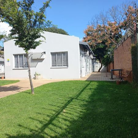 Triple9 Hatfield Guesthouse Pretoria Exterior foto